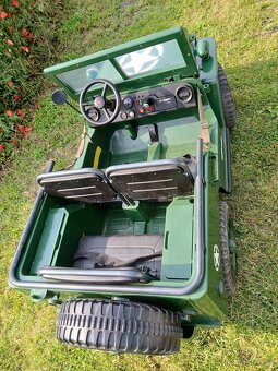 Dětské elektrické auto Jeep 4x4 pro tři děti - 11
