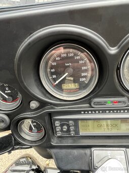 Harley Davidson FLH Electra Glide - 11