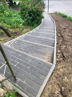 Pokládka zámkové dlažby a výkopové práce - 11