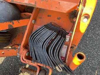 Malotraktor Kubota B5100 s originál kultivátorem - 11