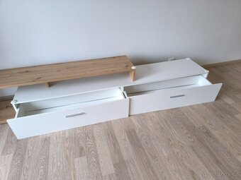 Mix nábytku (skříň, police, konferenční stolek, stůl..) - 11