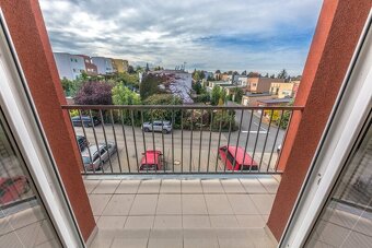 Prodej bytu 77,4 m2 s lodžií a garáž.stáním v Úvalech - 11