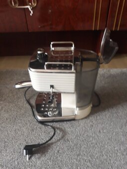 KÁVOVAR  ZN.  DELONGI  220  V. - 11