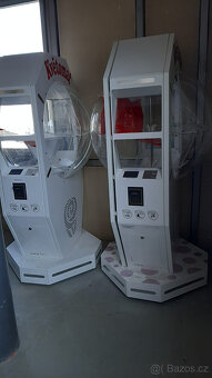 Designova květinova vitrina automat, doprava po Praze - 11