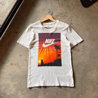 Koupím tričko Nike air graphic tee - 11