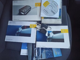 Zafira B 1.8 benzín, r.v.2008, najeto 180 400 Km, 7 míst - 11