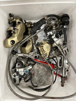 Aprilia rsv 1000r náhradní díly, carbony atd - 11