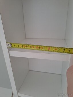 bílá závěsná skříňka - domácí kancelář - 11