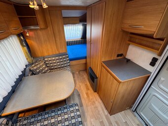 Adria Adora 462 PH 2005 se stanem a pevnou postelí - 11