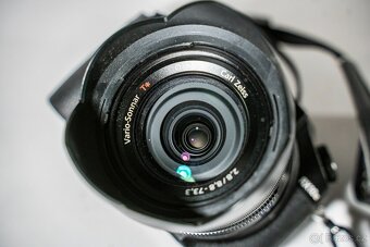 Sony RX10 II s 24-200mm objektivem F2,8 - 11