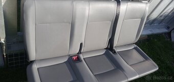PRODÁM ZADNÍ TROJSEDAČKU DO VW TRANSPORTER T5 ŠEDÁ PĚKNÁ - 11
