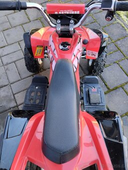 Dětská elektrická čtyřkolka Hecht - 11