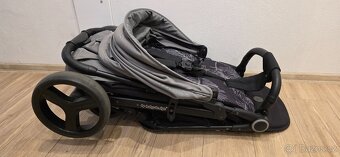 Sportovní kočárek - jako nový - 11