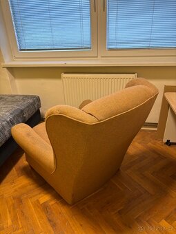 skrin, postele, kreslo, stolky - 11