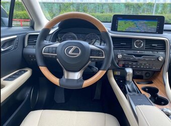 Lexus RX450HL hybrid - 11