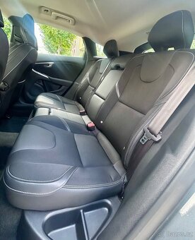 VOLVO V40 2.0D3 110KW 5VÁLEC-AUTOMAT-KAMERA-COCKPIT-98tkm - 11