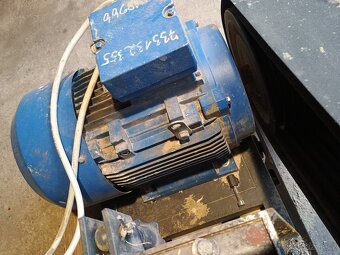 Prodám zánovní peletovací lis 10 kW a k němu drtič 11 kW - 11