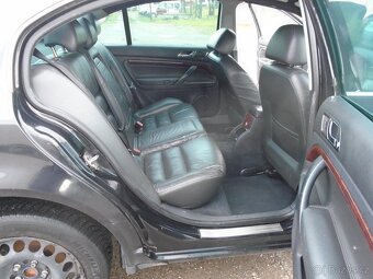 ŠKODA SUPERB 2,5TDi120kw,r.v.2004,ELEGANCE,ŠÍBR,XENONY,KŮŽE - 11