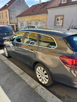 Opel Astra Sport Tourer 2012 - 11