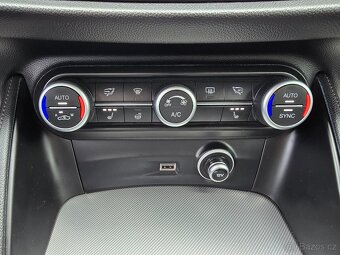 ALFA ROMEO STELVIO 2,0T 206kW AWD 4x4 AUT KŮŽE 2020 ČR - DPH - 11