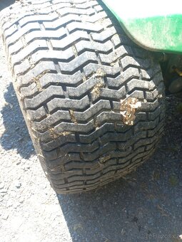 Vřetenová sekačka John Deere. - 11