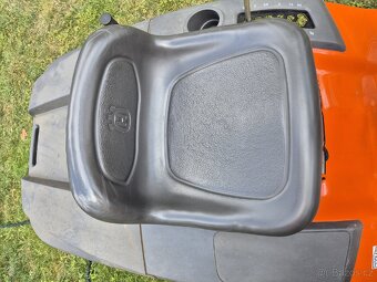 Zahradní sekací traktor Husqvarna TC 138. - 11
