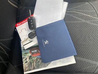 Peugeot 208 1.0i, r.2015, klima - 11