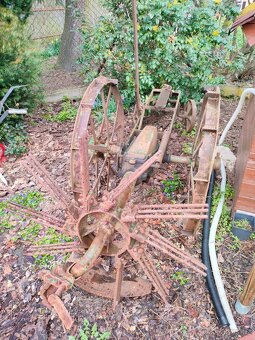 Staré zemědělské stroje, staré věci. - 11