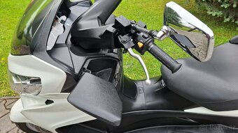 Suzuki Burgman 400 - r. 2011, najeto 42.318 km - 11