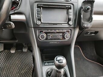 VW Golf 6 combi 2,0 103 kw Panorama Kůže Highline - 11
