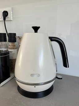 Rychlovarná konvice Delonghi Distinta Flair KBI2001.W - 11