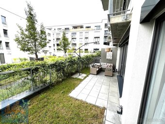Pronájem moderního bytu 2+kk (56,6 m2) s předzahrádkou a ter - 11