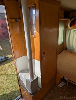 Karavan se solárním panelem - 11