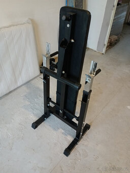 Lavice a dvourucni cinka na posilovani Bench press - 11