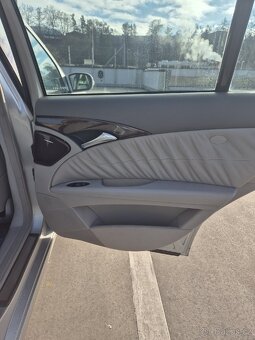 Mercedes-Benz W211 E 220 CDI - 11