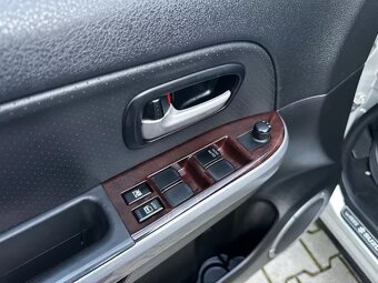 Suzuki Grand Vitara II 2.0i LPG 4x4 Kůže Xenony Tažné Šíbr - 11