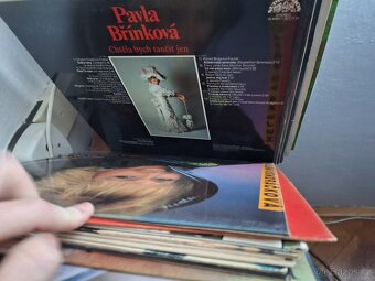 Prodám funkční gramofon s rádiem zn. TESLA - 11