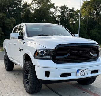 Dodge Ram 1500 Laramie Crew Cab - 11