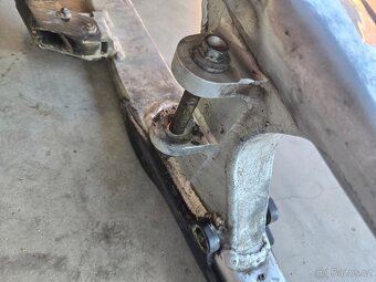 Zadní kyvna vidlice husqvarna 125 - 11