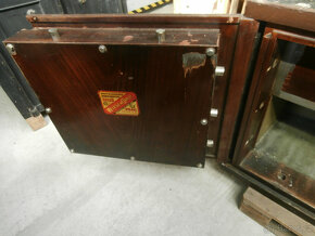 Trezor starý železobetonový zlatnický pult za 11.000 kč - 11