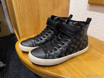 Prodám sportovní turistické boty Nike 36, QUECHUA 33 Geox 34 - 11