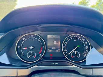 Škoda Superb, 2,0TDI,DSG,NAVI,serviska - 11