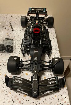 Stavebnice Technic Mercedes-AMG F1 W14 E (náhrada) - 11
