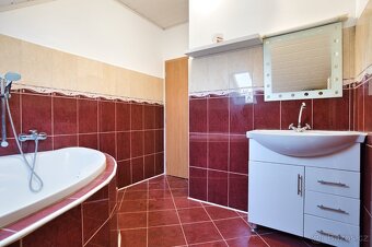 Troubky RD 7+2  240m2, zahrada 800m2 - 11