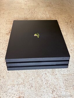 PS4 Pro 1Tb + 2x ovladač - 11