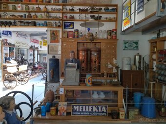 Reklamní cedule, staré figuríny , historie obchodu a řemesel - 11