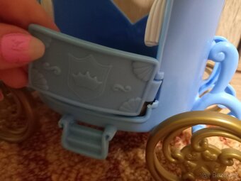 Panenky,auto,kočáry a koník - 11