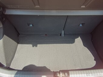 Hyundai i20 1,2 r. 59 tkm, r.v. 2020 - první majitelka - 11