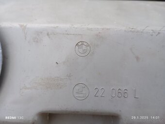 Zadní světlo a chrom rámečky BMW E12. - 11