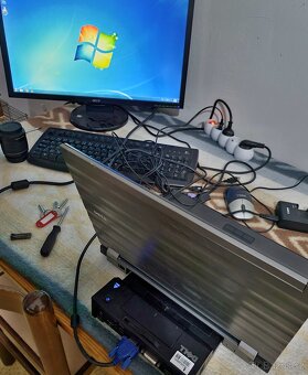 2x dokovací stanice Dell + origo 130w dell adapter. - 11
